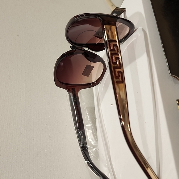 Designer sunglasses - Picture 3 of 8